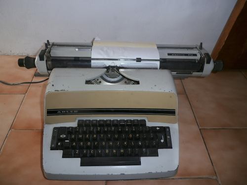 Maquina De Escribir Adler.