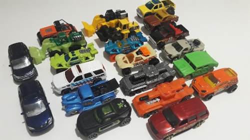 Carritos Hotwheels Y Matchbox 10mil Cada Uno