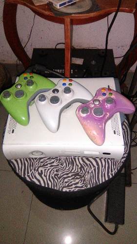 Vendo O Cambio Xbox 360 Con 3 Controles Y Portajuegos 50+