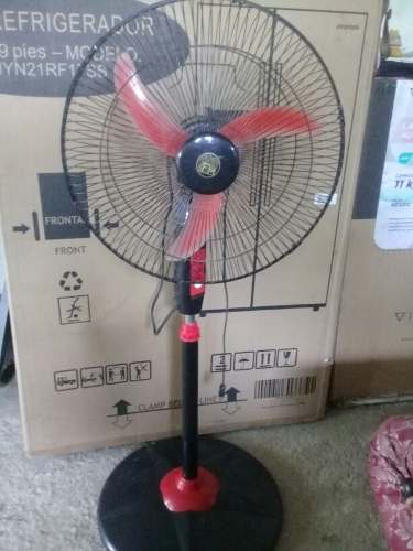 Vendo Ventilador Fm 18 Pulgadas Negro Aspa Roja Sin Detalles