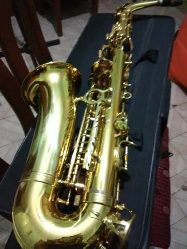 Saxofón Alto Marca Mendini