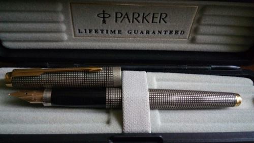 Bolígrafo Parker En Acero Y Oro Grabado Original En Su Caja