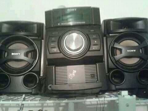 Equipo De Sonido Marca Sony Con Su Control
