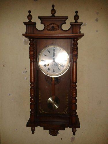 Reloj Antiguo De Pared De Cuerda En Madera Marca Rolens Musi