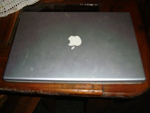 Laptop Macbook  Para Repuesto Con Cargador Incluido 30$