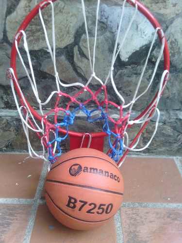 Aro De Baskeball Y Pelota De Baloncesto