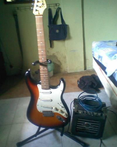 Guitarra Fender Squier Con Amplificador