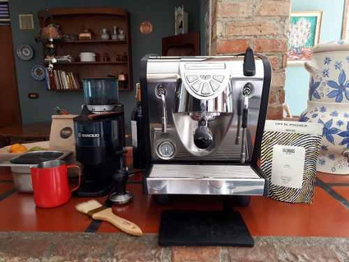 Cafetera Semi Automática Espresso Nova Simonelli