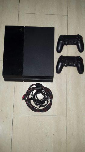 Playstation 4 De 500gb Con Sus 2 Controles Y Sus Cables