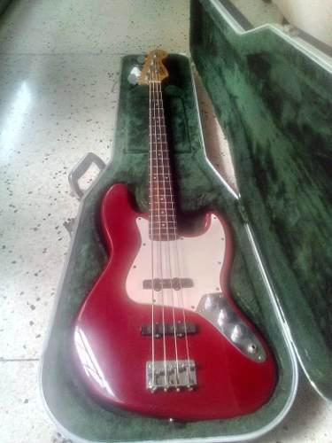 Bajo Squier Jazz Bass, Serie California Rojo (240)