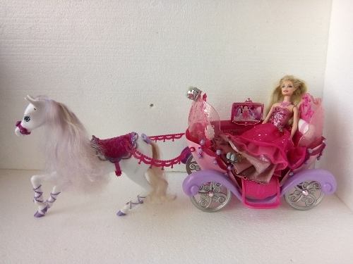Carroza Con Caballo Y Muñeca Barbie Moda Magica En Paris