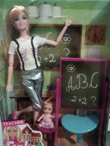 Muñeca Tipo Barbie Maestra Con Accesorios