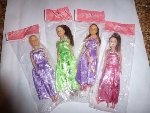Pack De 6 Muñecas Mini Barbie De Piñatería