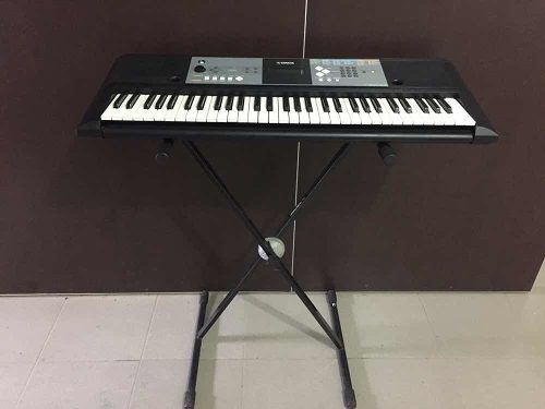 Teclado Yamaha. Modelo Psr E233. Con Base..