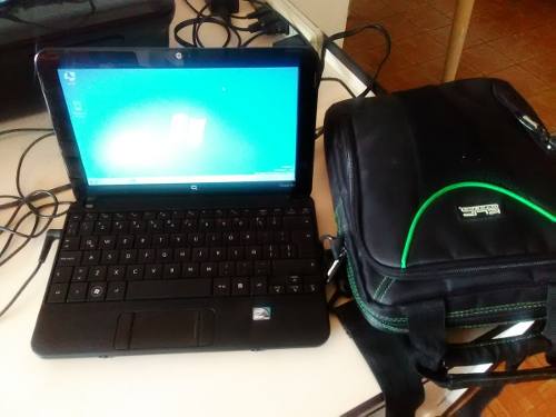 Mini Laptop Compaq 2gb Con Bolso Incluido