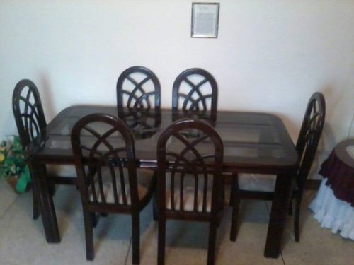 Se Vende Mesa De 6 Puestos De Madera Con Su Vidrio Esta Inta