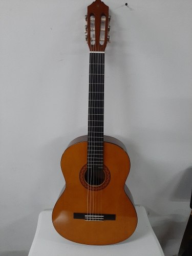 Guitarra Acústica Marca Yamaha.