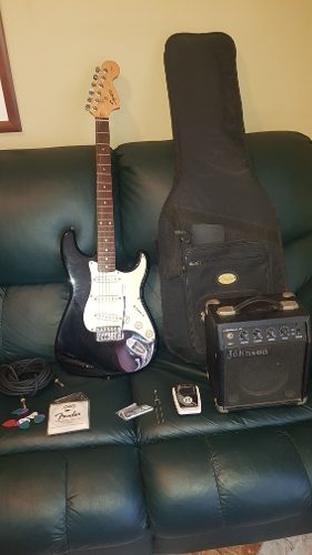 Guitarra Electrica Squier Fender Con Accesorios.