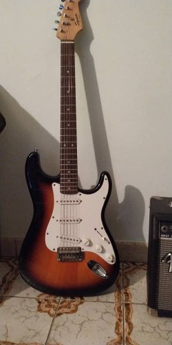 Guitarra Electrica Squier Fender Serie Strat. + Amplificador