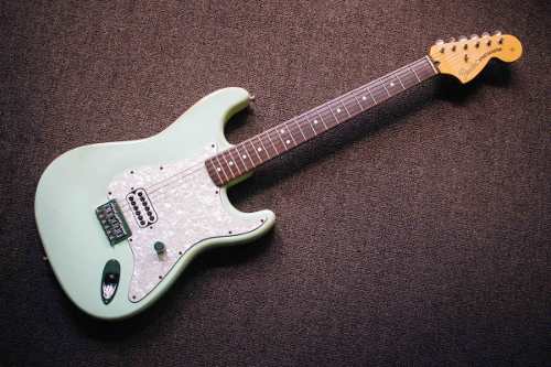 Guitarra Fender Tom Delonge Stratocaster Green Surf