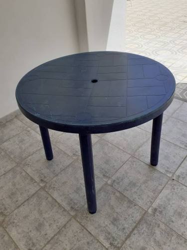 Juego De Mesa Plástica Con 4 Sillas