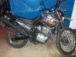 Vendo moto skygo negra