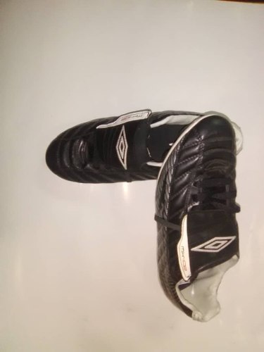 Zapatos De Futbol Umbro (tacos) Nuevos Y Originales