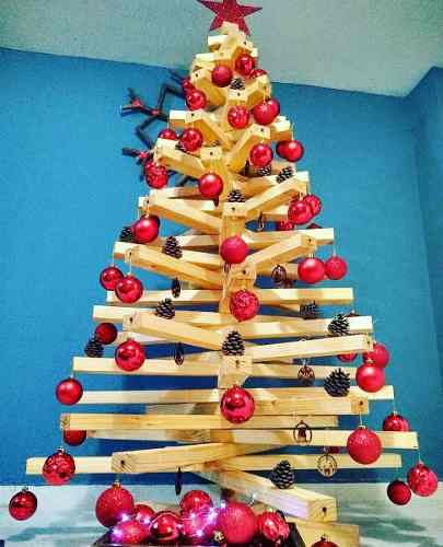 Árbol De Navidad En Pino. (carpinterialinares)