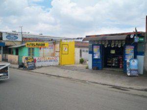 Flor amarillo venta terreno con bienechurias bs 990000