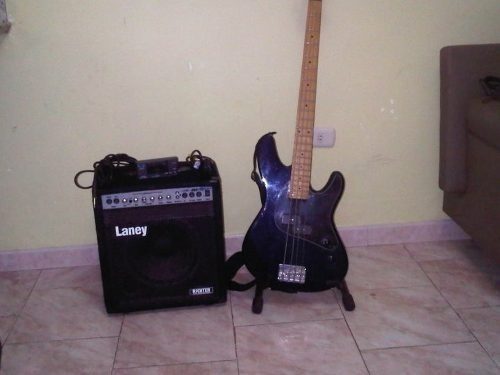 Bajo Ibanez 4 Cuerdas Y Amplificador Laney Rb-2