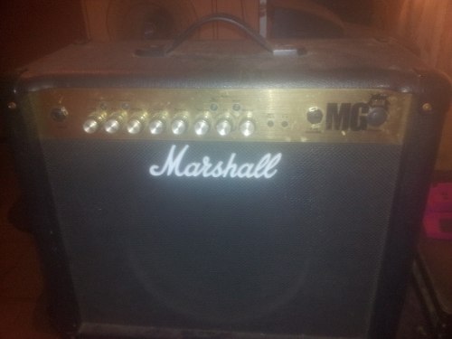 Amplificador Marshall 30 Fx (180 $)