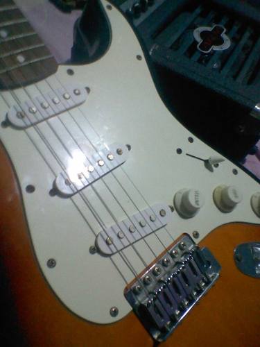 Guitarra Electrica Mas Amplificador Aria De 10w Y Cable