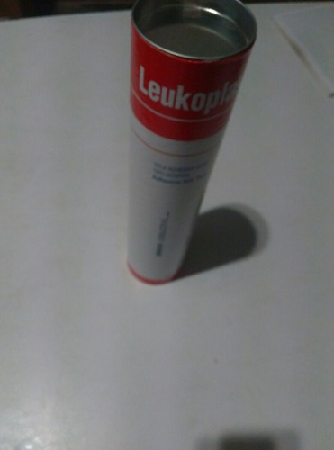 Adhesivo Leukoplast.