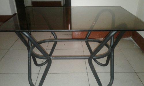 Mesa De Hierro Forjado Con Vidrio (25 $)