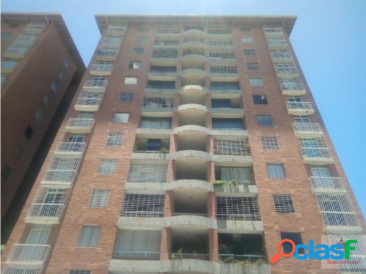 Tito Reyes vende excelente apartamento