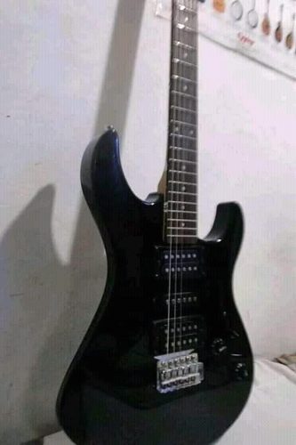 Guitarra Eléctrica Yamaha Erg C121.