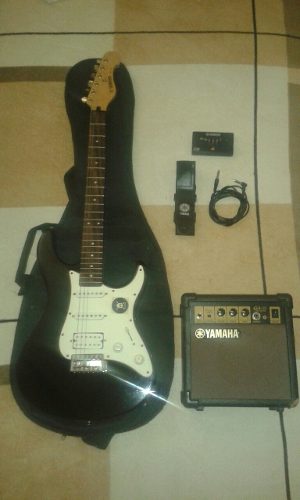 Guitarra Eléctrica Yamaha Pacífica Con Su Amplificador