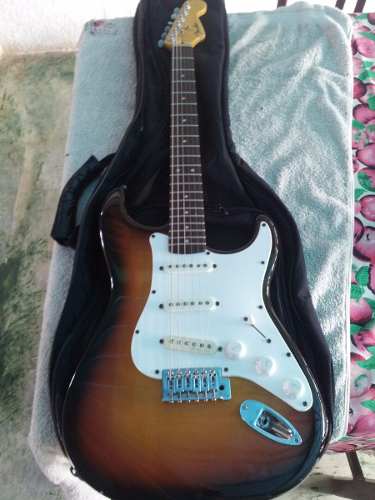 Guitarra Fender Squier Stratocaster Modificada 80 T Ru M Ps
