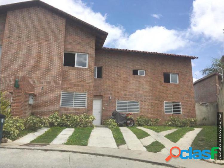 Townhouse en Venta Loma Linda FR2 MLS19-14537