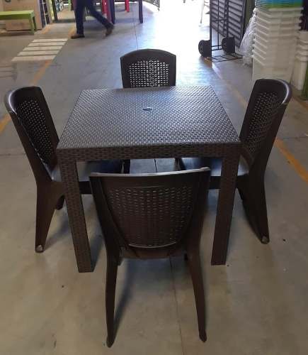 Juegos De Comedor En Plastico Para Jardin Y Exteriores..