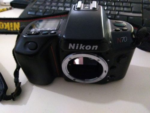 Camara Nikon N70