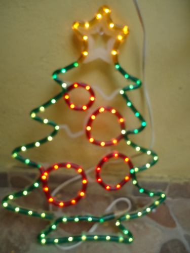 Arbol De Navidad En Luces Con Mangueras. Adorno Con Luz