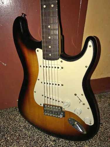 Guitarra Eléctrica Squier Fender / Amplificador Fretmaster