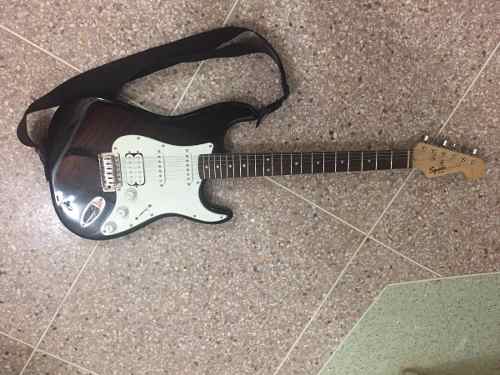 Guitarra Elect Fender Squier *bullet*strat* Y Amplificador