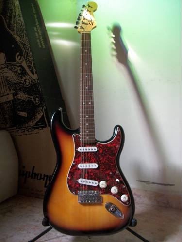Guitarra Fender Squier Strat Sunburst