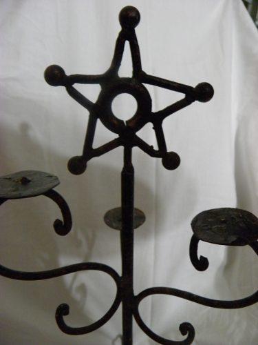 Candelabro De Hierro Forjado De 47 Cms De Alto.