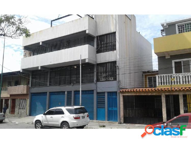 espectacular local comercial en avenida centrica