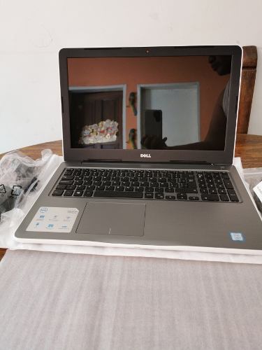 Laptop Dell Core I5 7tma Generación Nueva Color Blanca