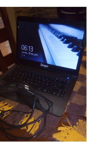 Laptop Siragon Modelo Nb-