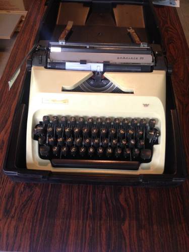 Maquina De Escribir Antigua